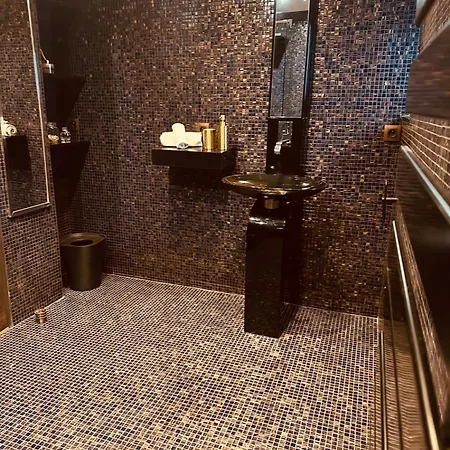 Lepois & 5 Etoiles Au Coeur De *