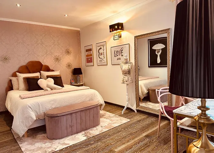 Lepois & 5 Etoiles Au Coeur De ナンシー